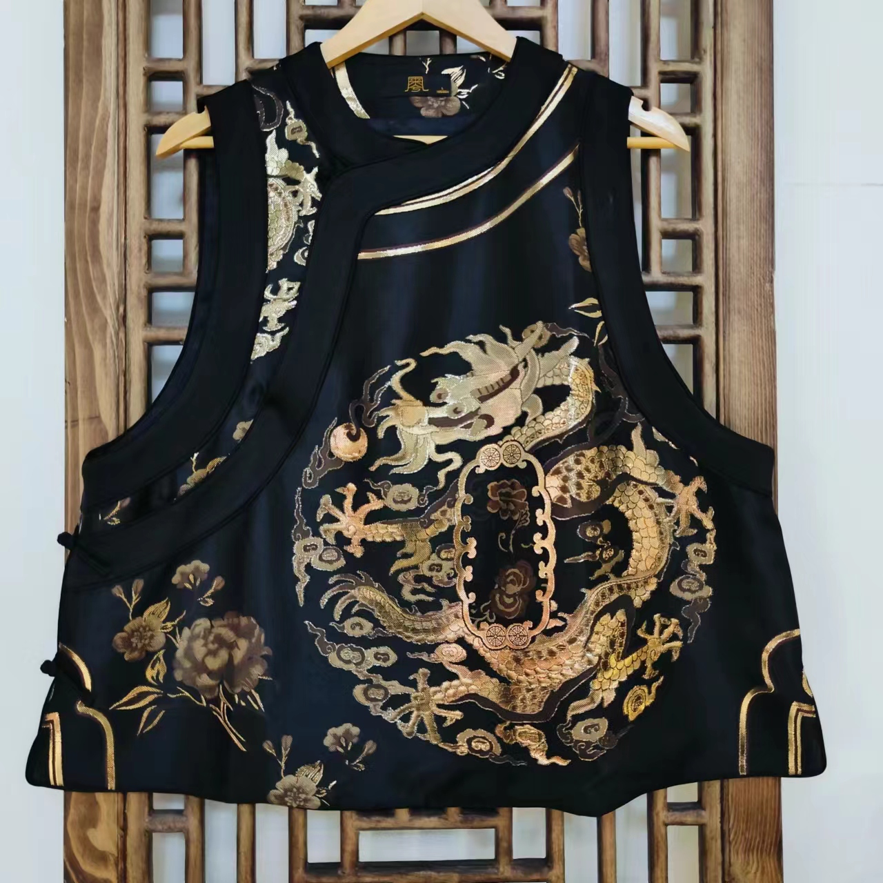 凤徕兮私人定制黑底金色龙纹包边盘扣马甲（ NM185）