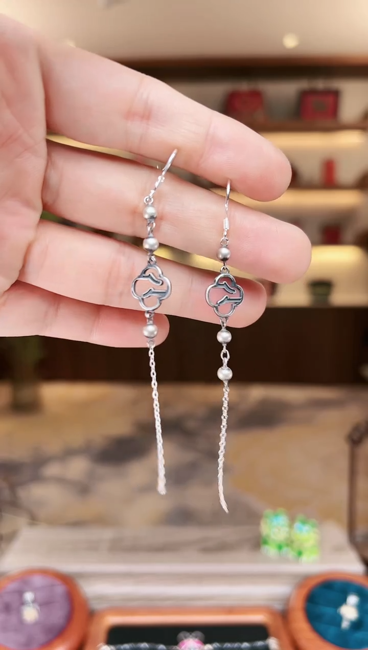 【闪购商品】银刺绣纯银女主耳饰