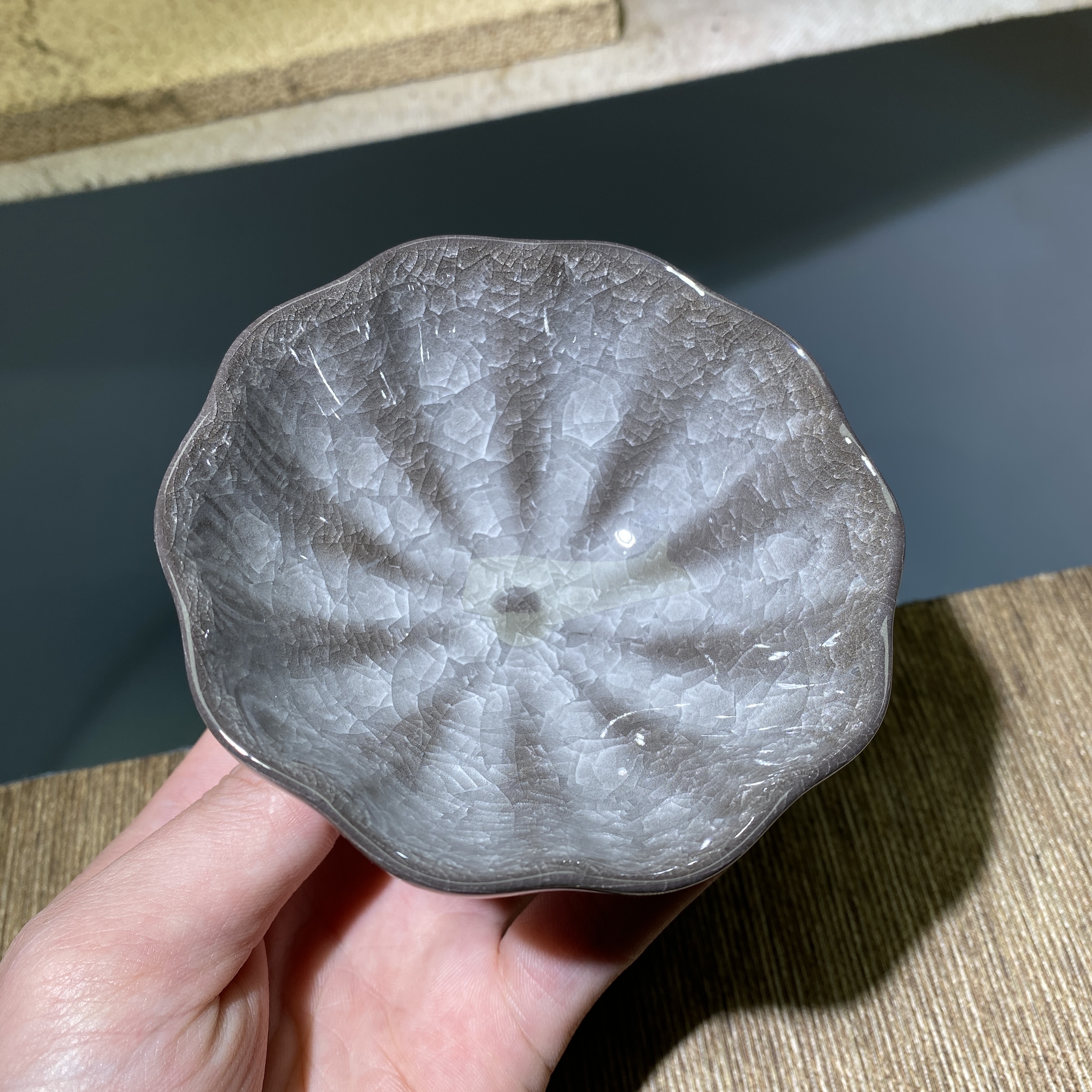 黑冰裂《花口》杯功夫茶具冰裂纹开片冰花茶杯陶瓷主人杯