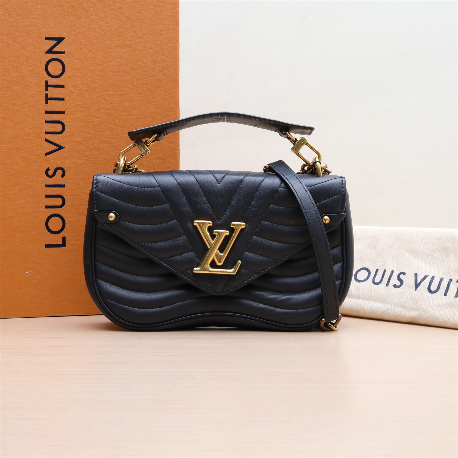 95新 LouisVuitton/路易威登 小花攀攀New Wave 蜜臀包25 黑皮革C