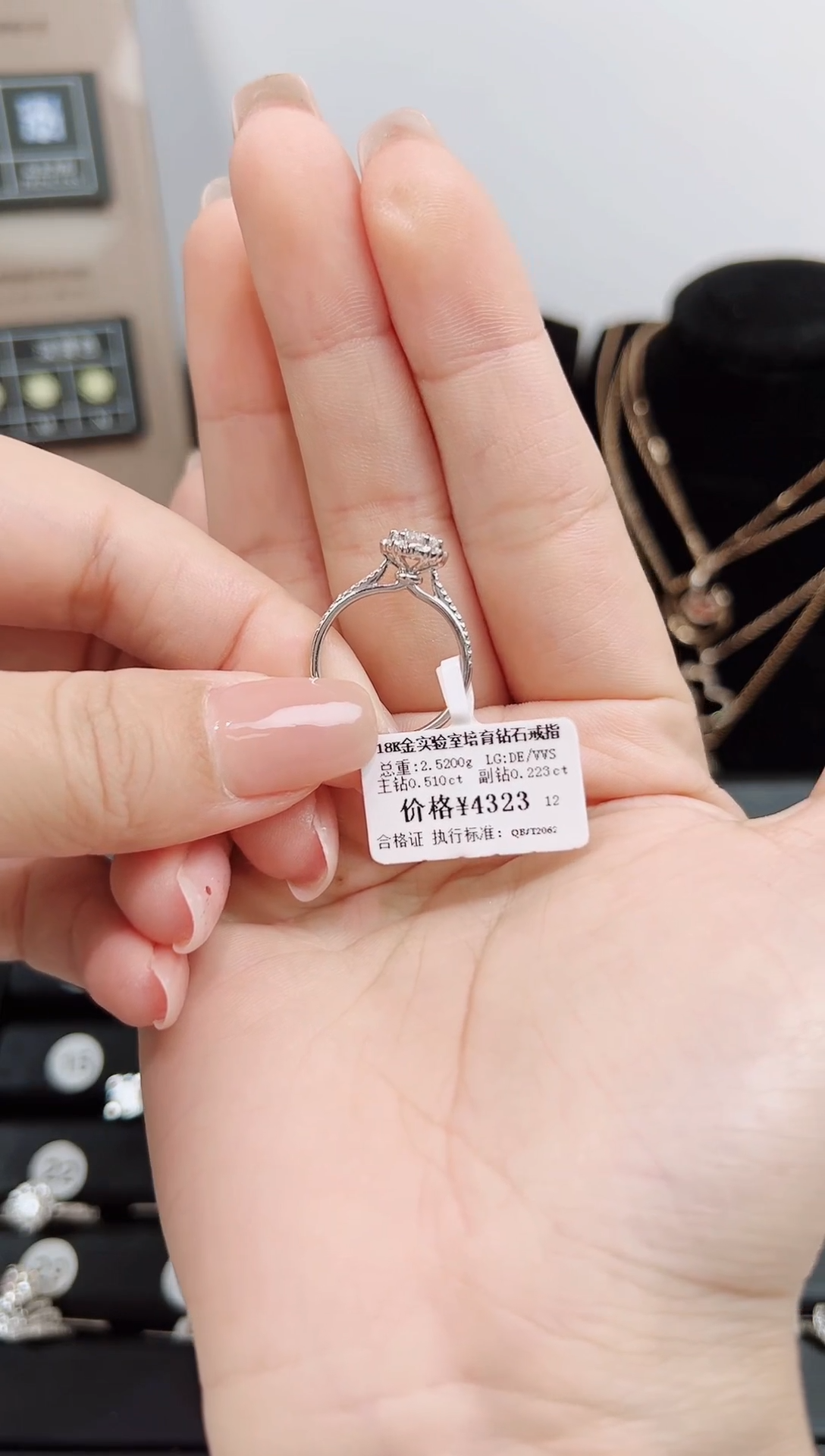 【闪购商品】合成钻石18K金镶嵌戒指六爪