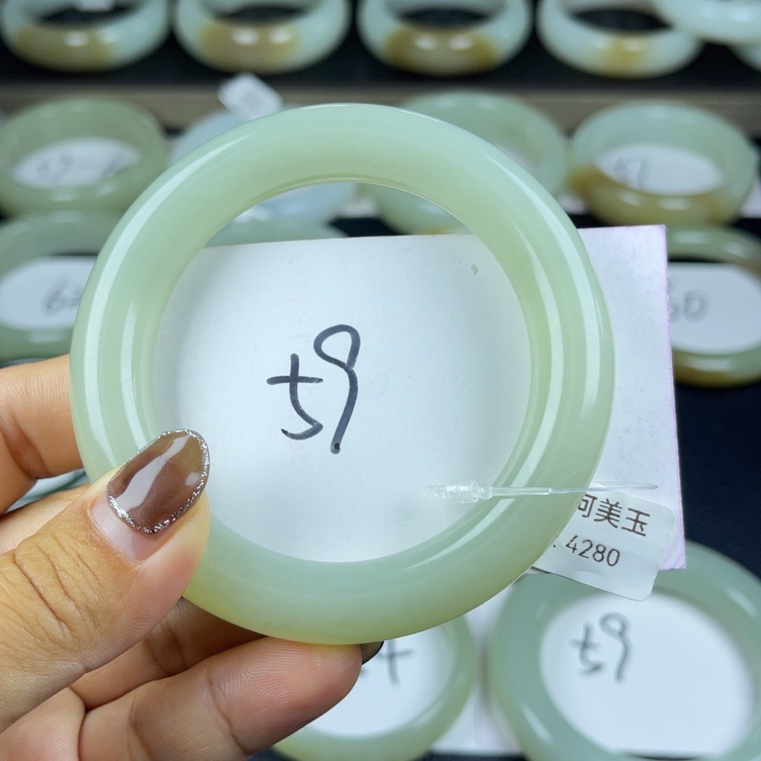 和田玉手镯未镶嵌