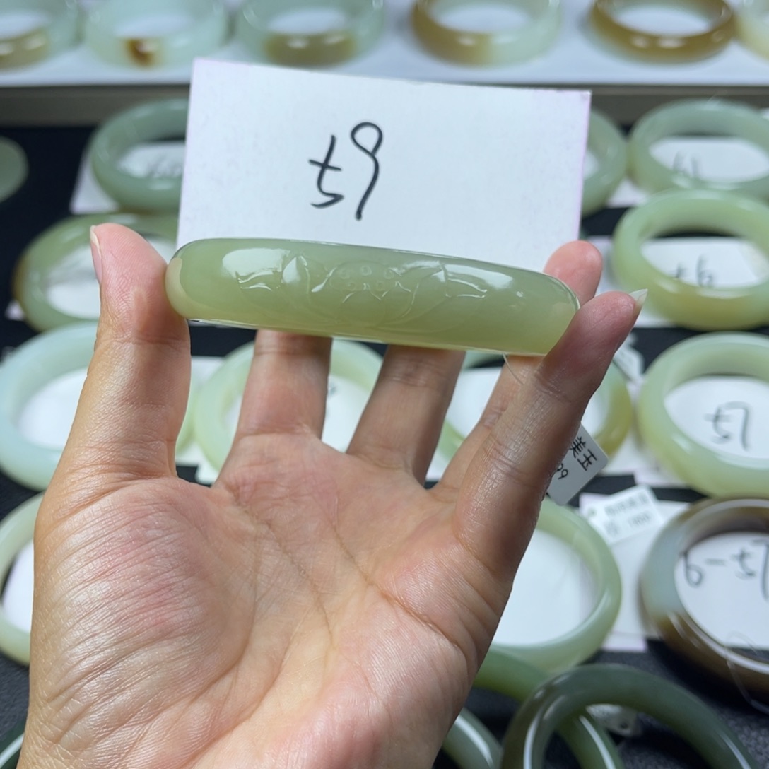 和田玉手镯未镶嵌