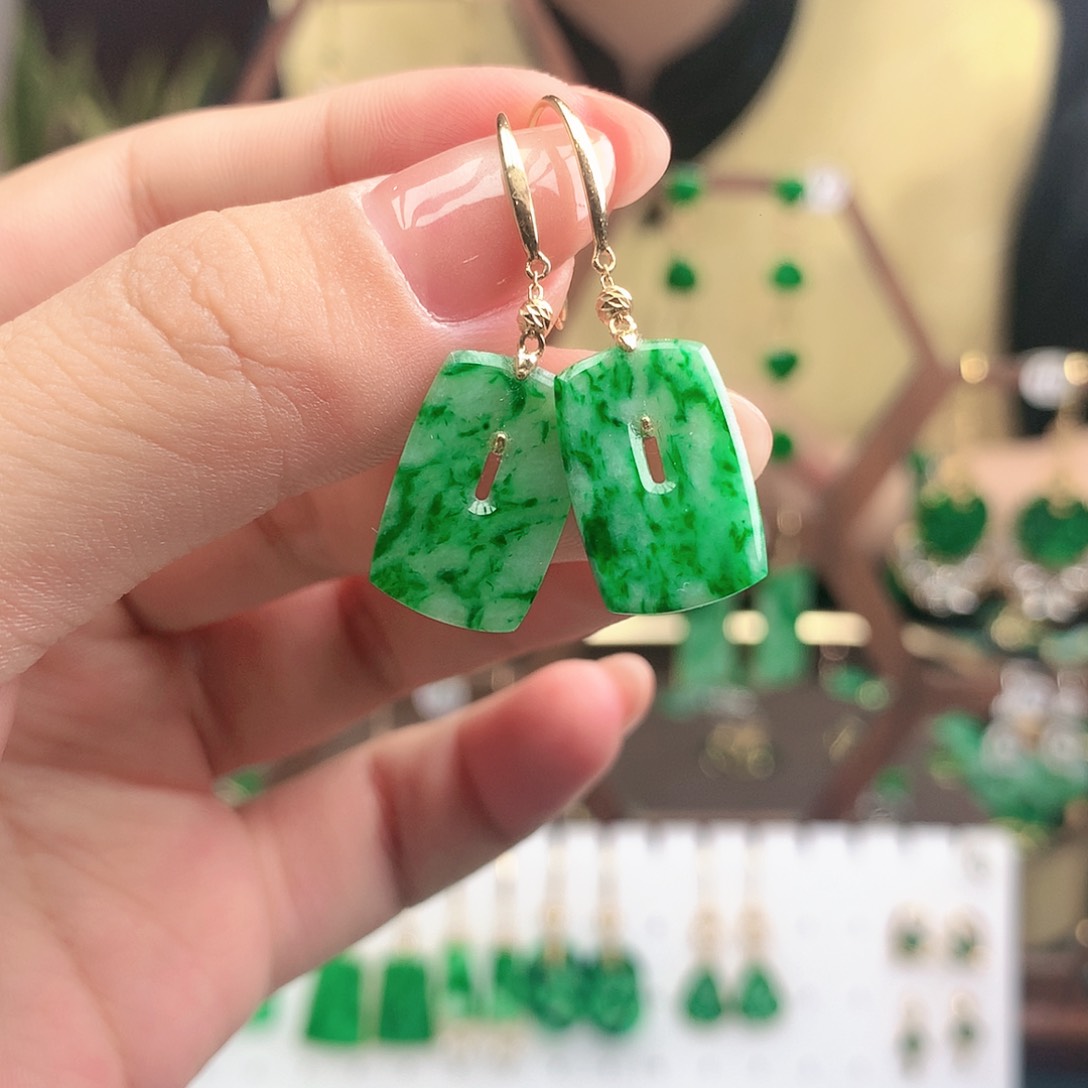 翡翠耳饰18K金镶嵌耳饰