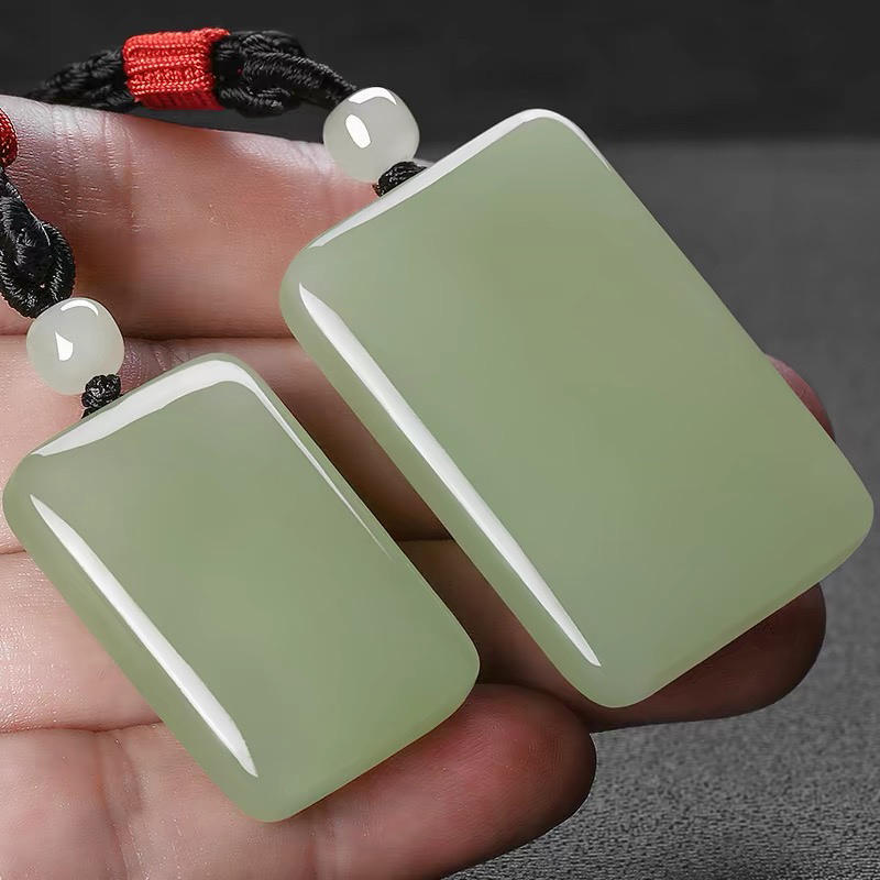 和田玉晴水绿平安无事牌吊坠男女款（多样性发货拍一发一）