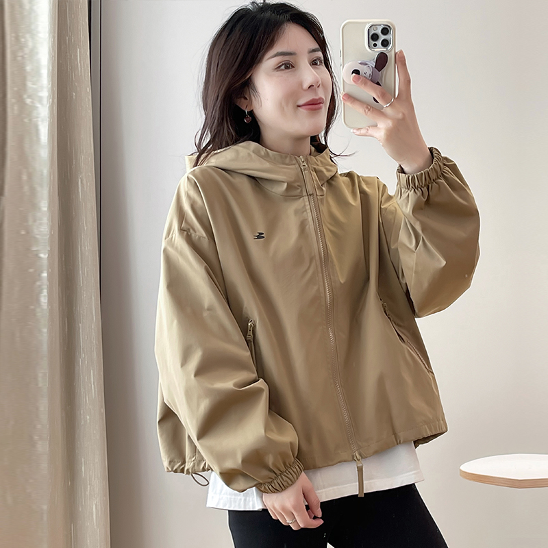 连帽防晒衣冲锋衣女2024新爆款小个子高级感短外套上衣宽松防风