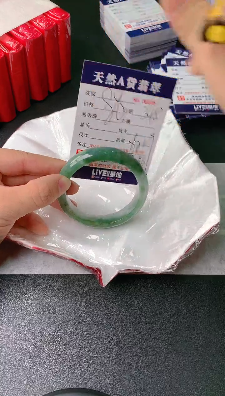 【闪购商品】翡翠手镯未镶嵌348无证书