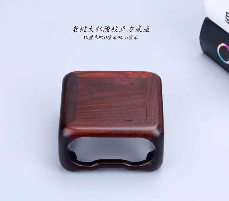 面包款正方底台  精选高密度红酸枝，天生贵气，与生俱来，没有张扬，