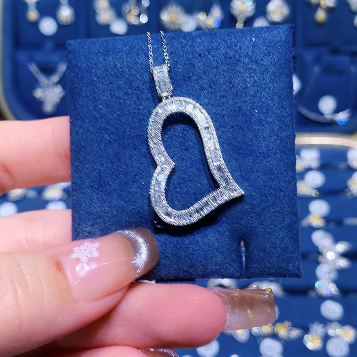 【闪购商品】钻石颈饰18K金镶嵌赵****