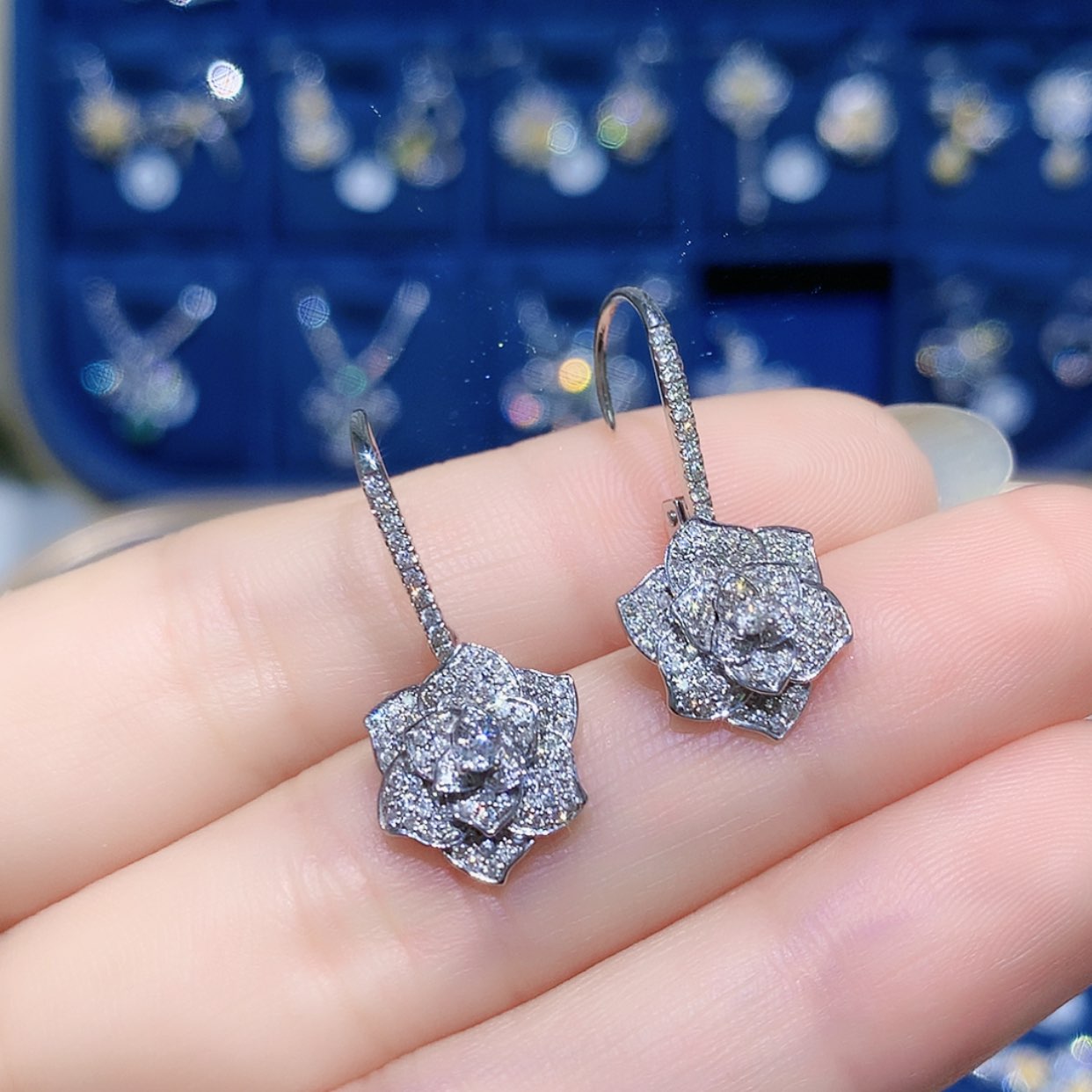 【闪购商品】钻石耳饰18K金镶嵌
