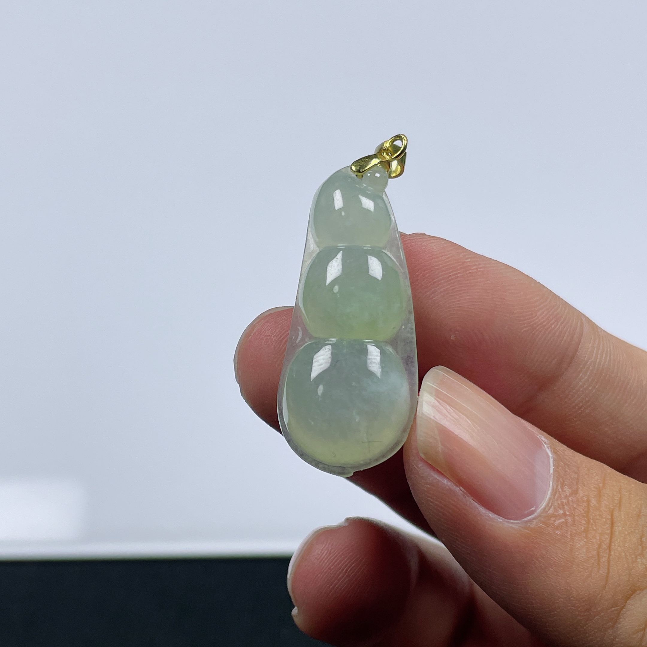 缅甸天然翡翠A货福豆翡翠吊坠气质宝宝精致豆子冰胶细腻姐姐V048