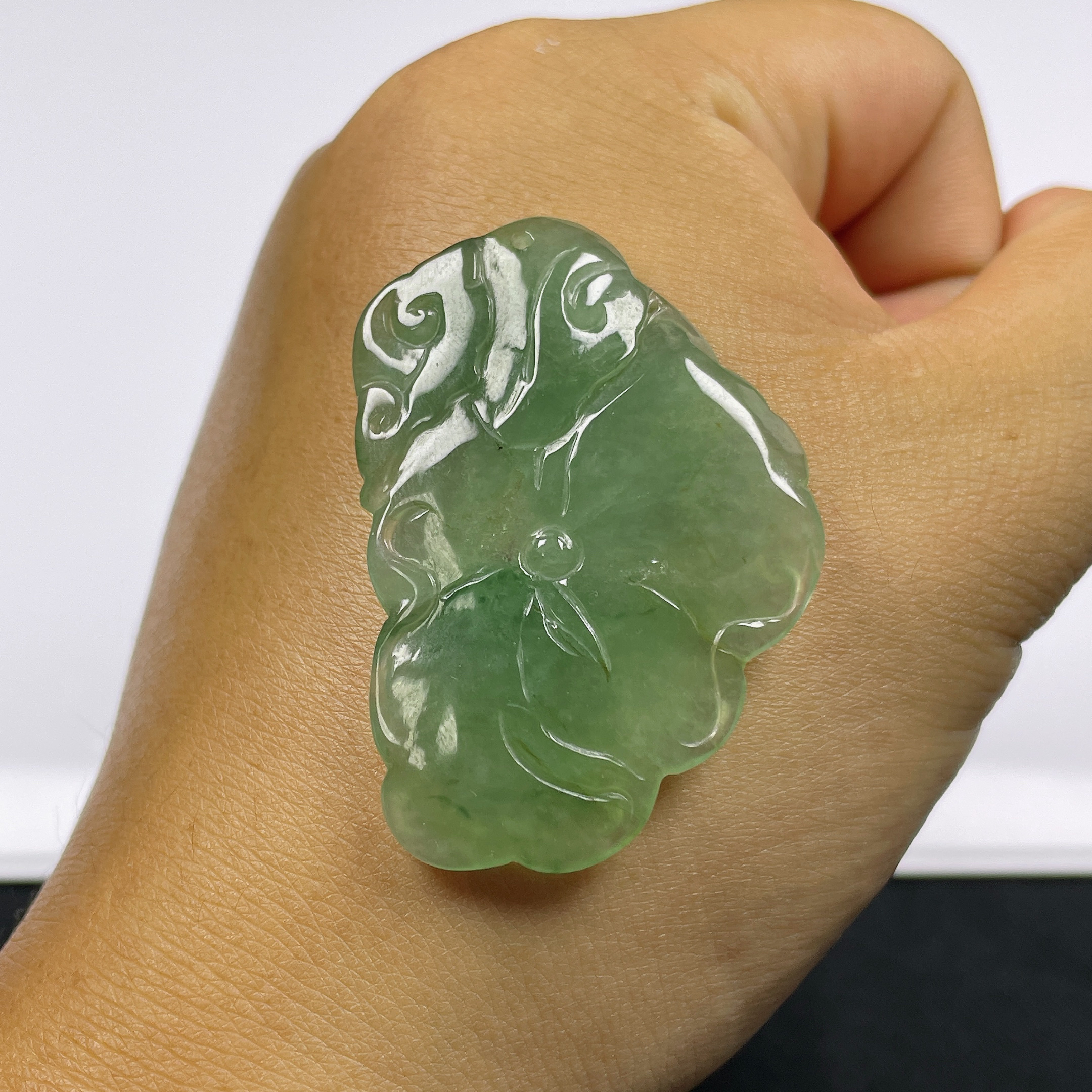 T049缅甸天然翡翠A货荷叶鲤鱼翡翠吊坠和和美美晴水冰种时尚女款