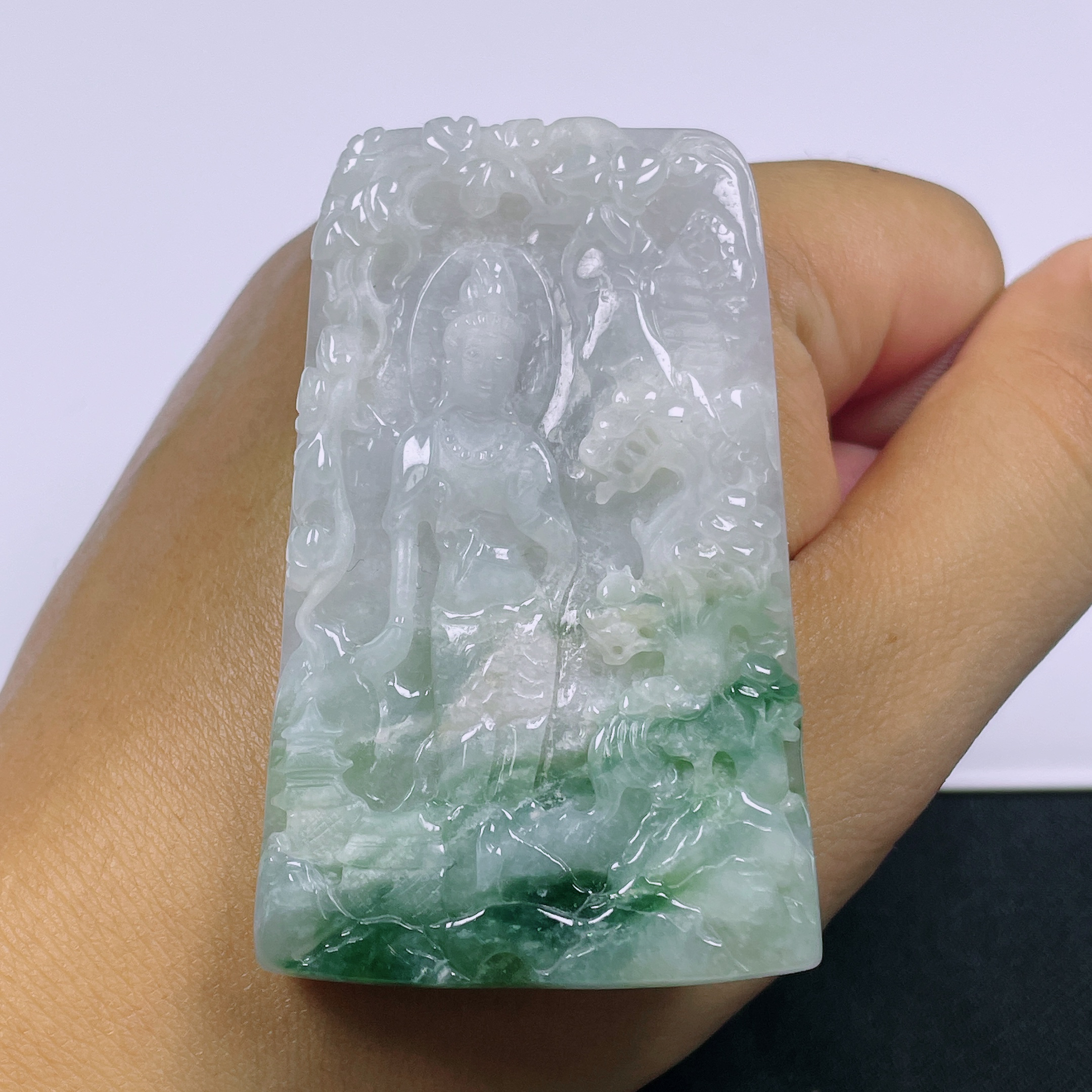 缅甸天然翡翠A货山水观音牌子翡翠吊坠精雕俏色飘绿意境男款T14