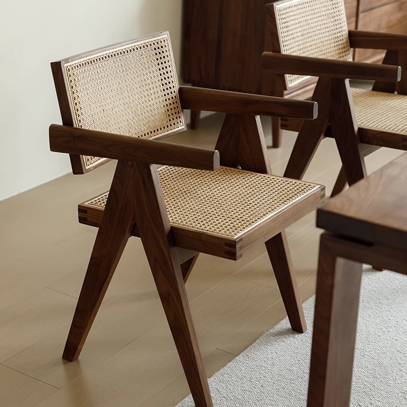 法式复古昌迪加尔椅北欧侘寂风藤编椅子实木餐椅家用餐桌靠背凳子