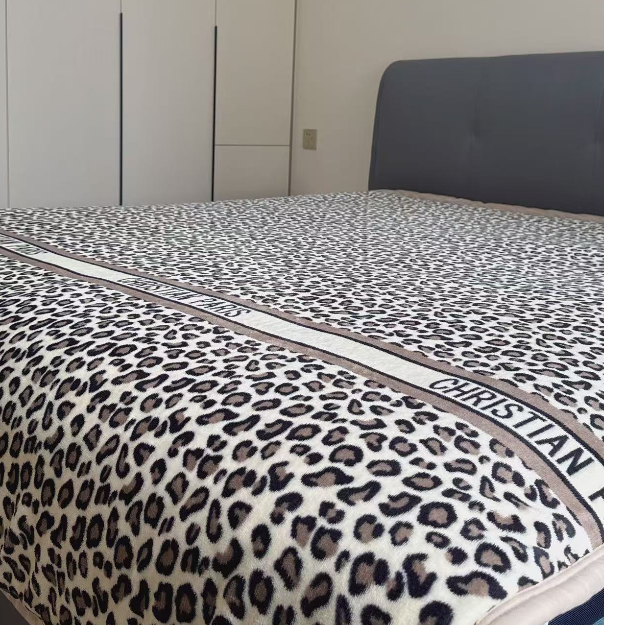 简约风一体被子多功能绒被加厚双面--豹纹款夹棉冬被