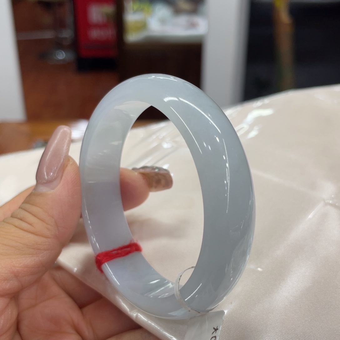 翡翠手镯未镶嵌翡翠