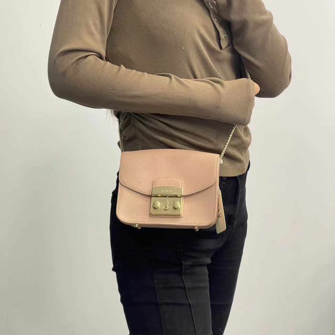 95新 FURLA/芙拉 【福】粉色盒子包 单肩百搭