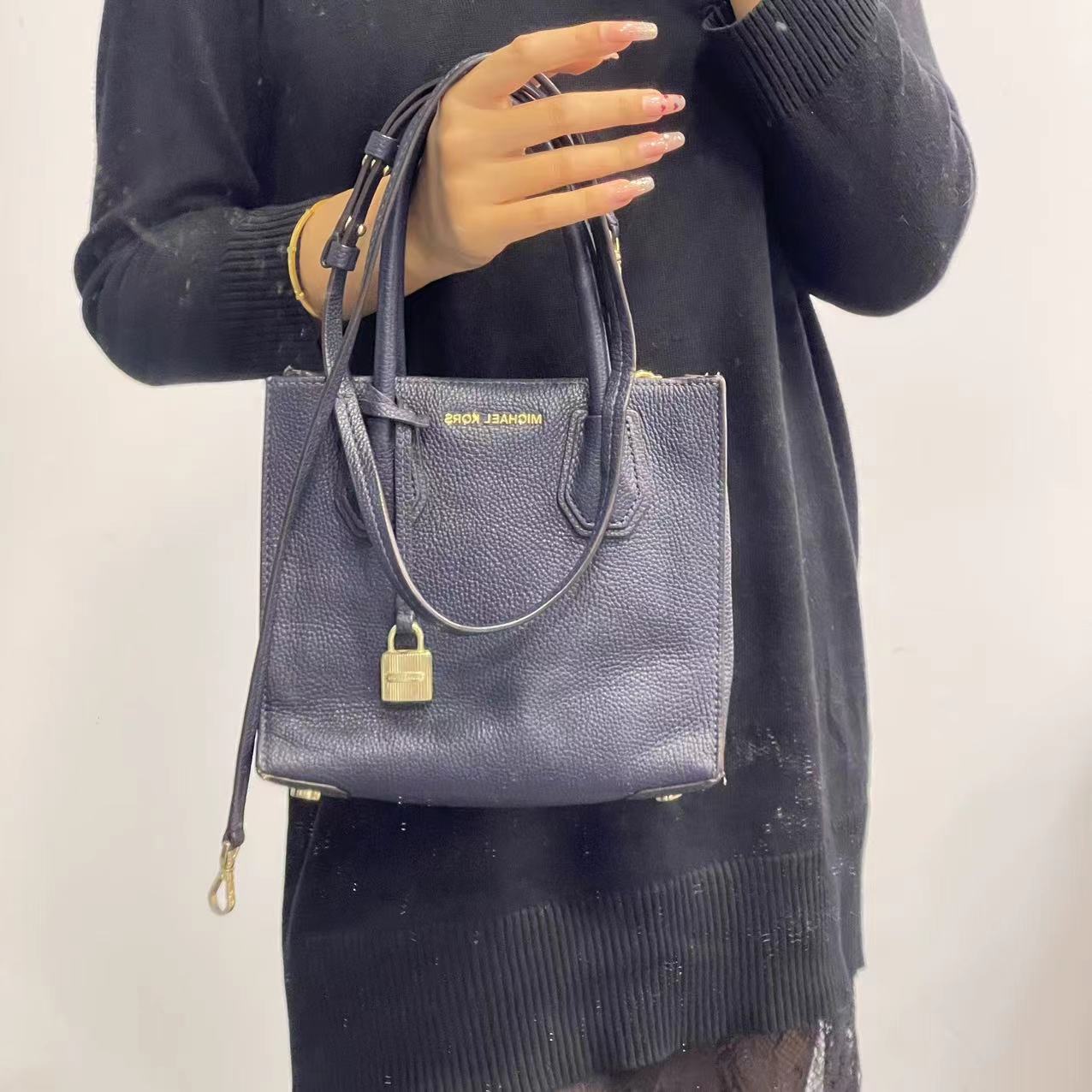 95新 MICHAELKORS/迈克高仕 【福】深蓝色手提单肩包