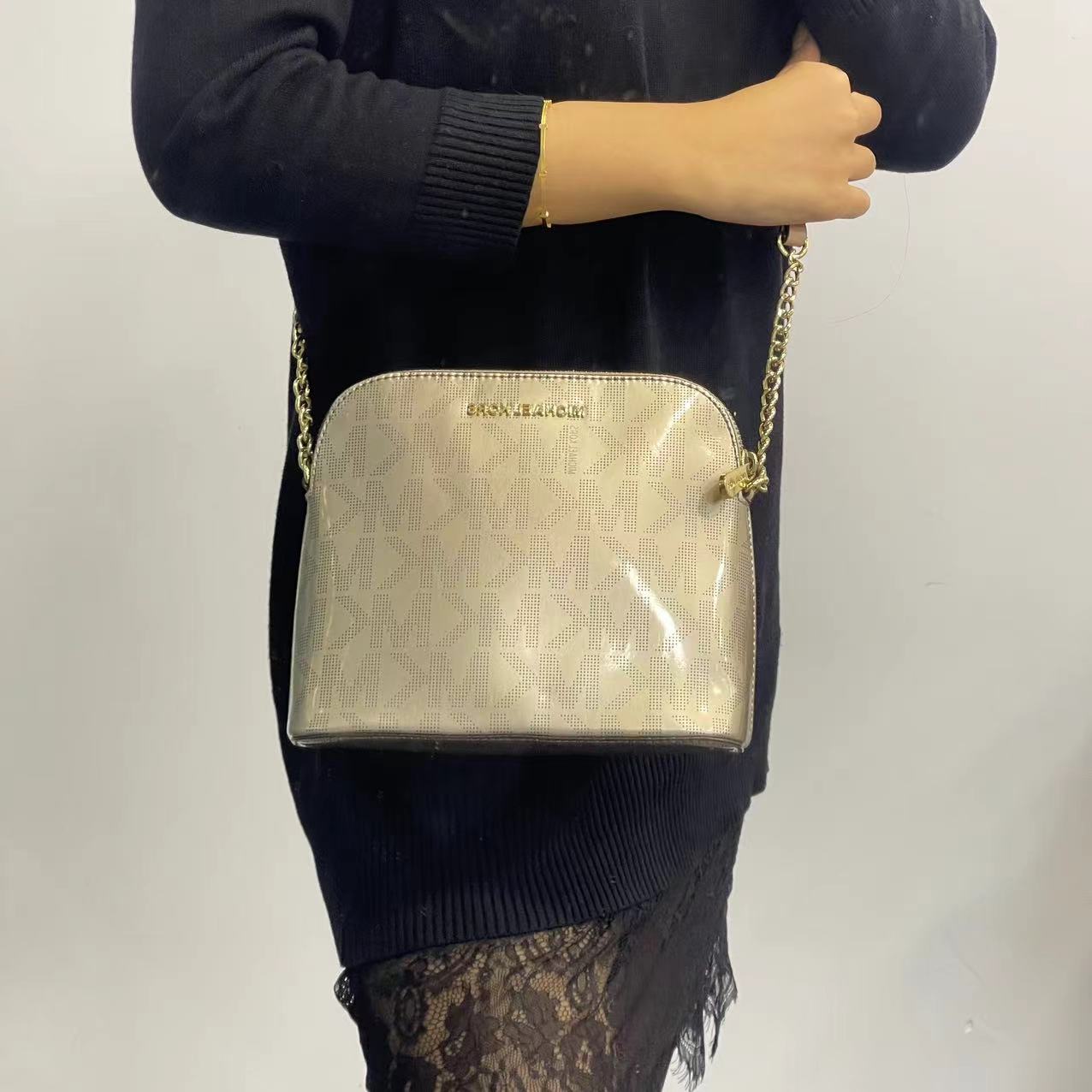 95新 MICHAELKORS/迈克高仕 老花贝壳包单肩链条包