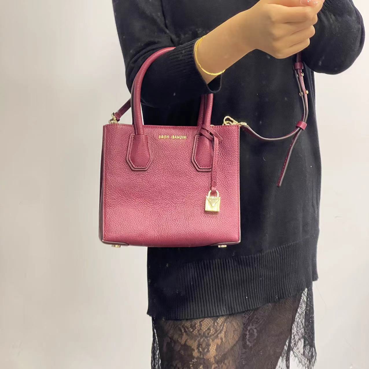 95新 MICHAELKORS/迈克高仕 【福】手提单肩斜挎包 玫红肩包