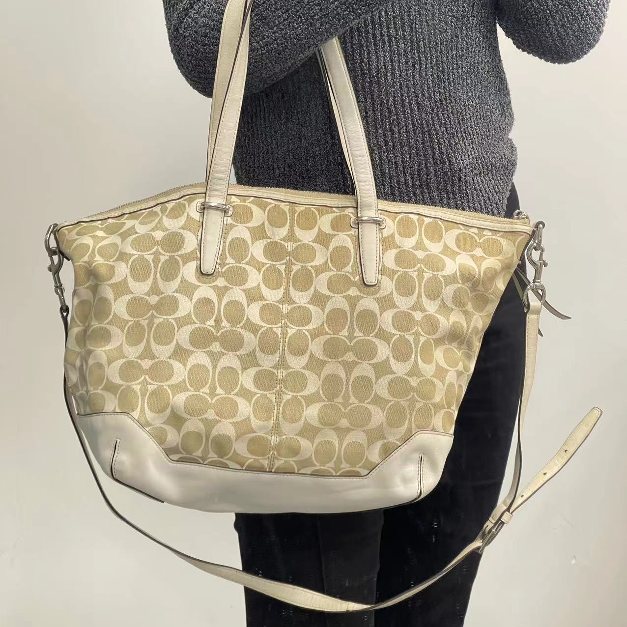 95新 COACH/蔻驰 老花 白色 手提单肩包