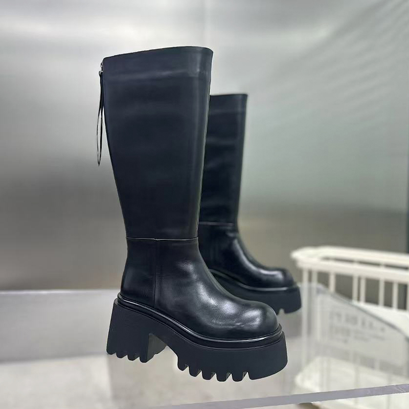 左右华菲8cm欧货潮流时尚长筒靴2024新款秋冬真皮黑色时装长靴子
