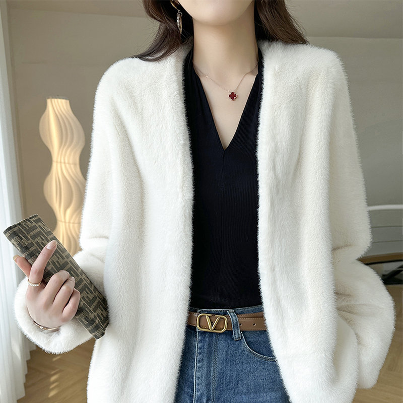 怡薇莲2023年冬季新款仿貂绒短外套女V领中长款百搭气质减龄大衣