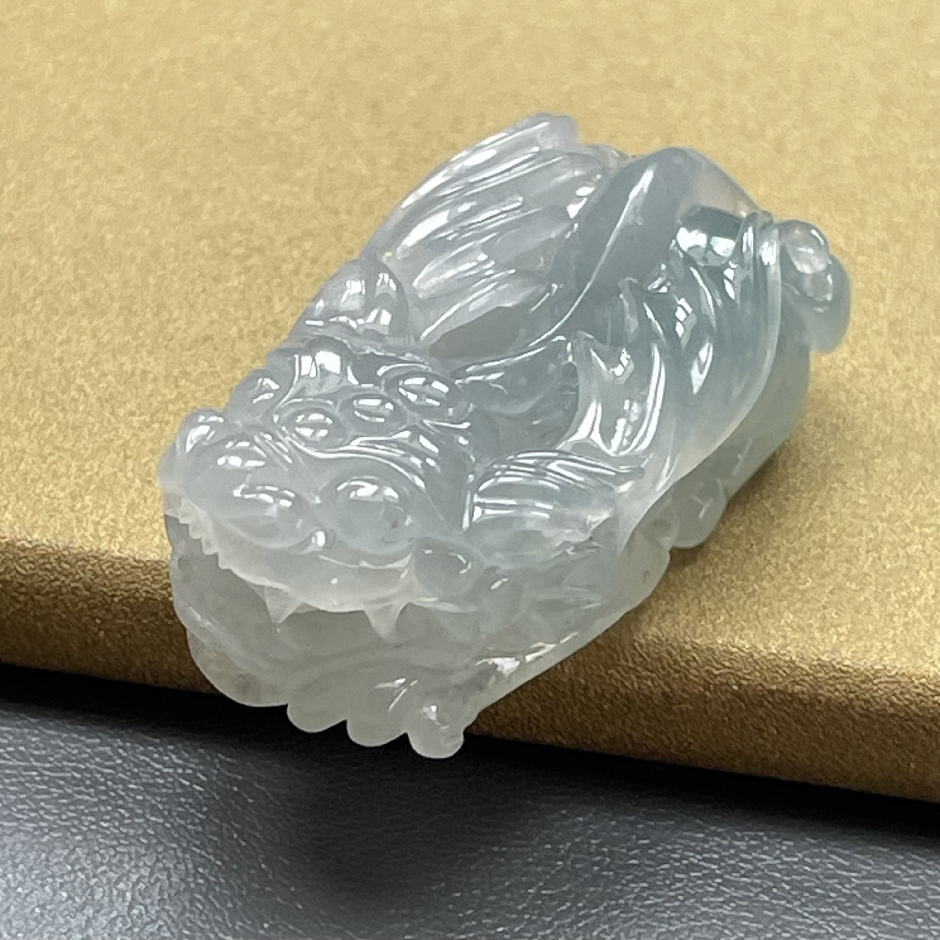 缅甸a货冰种起胶含珠飞天貔貅挂件吊坠白色雕刻高冰挂坠仿古