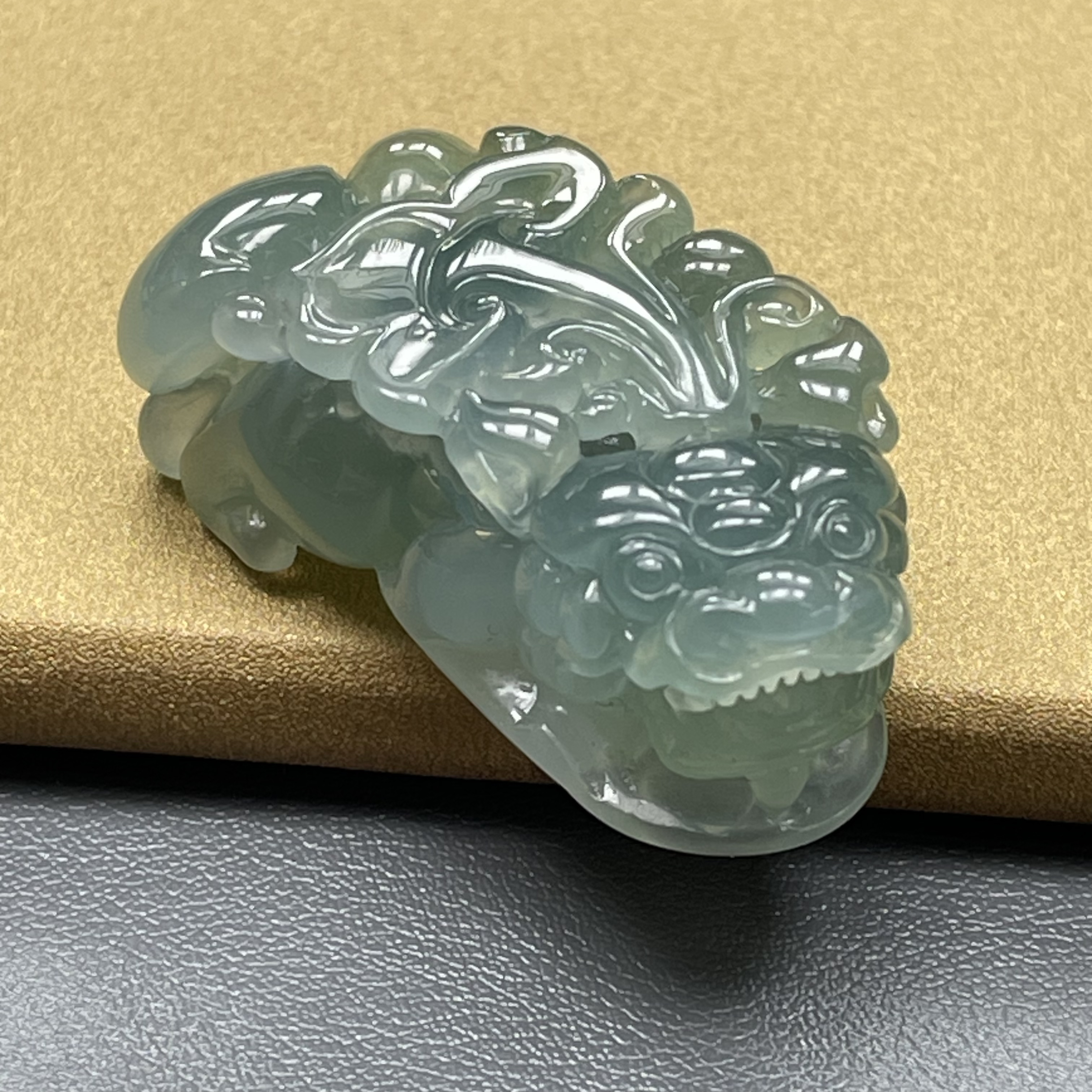 缅甸a货冰种起胶底色精工雕刻貔貅挂件吊坠高冰仿古挂坠