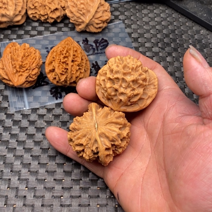 【闪购商品】文玩核桃把件一**涂