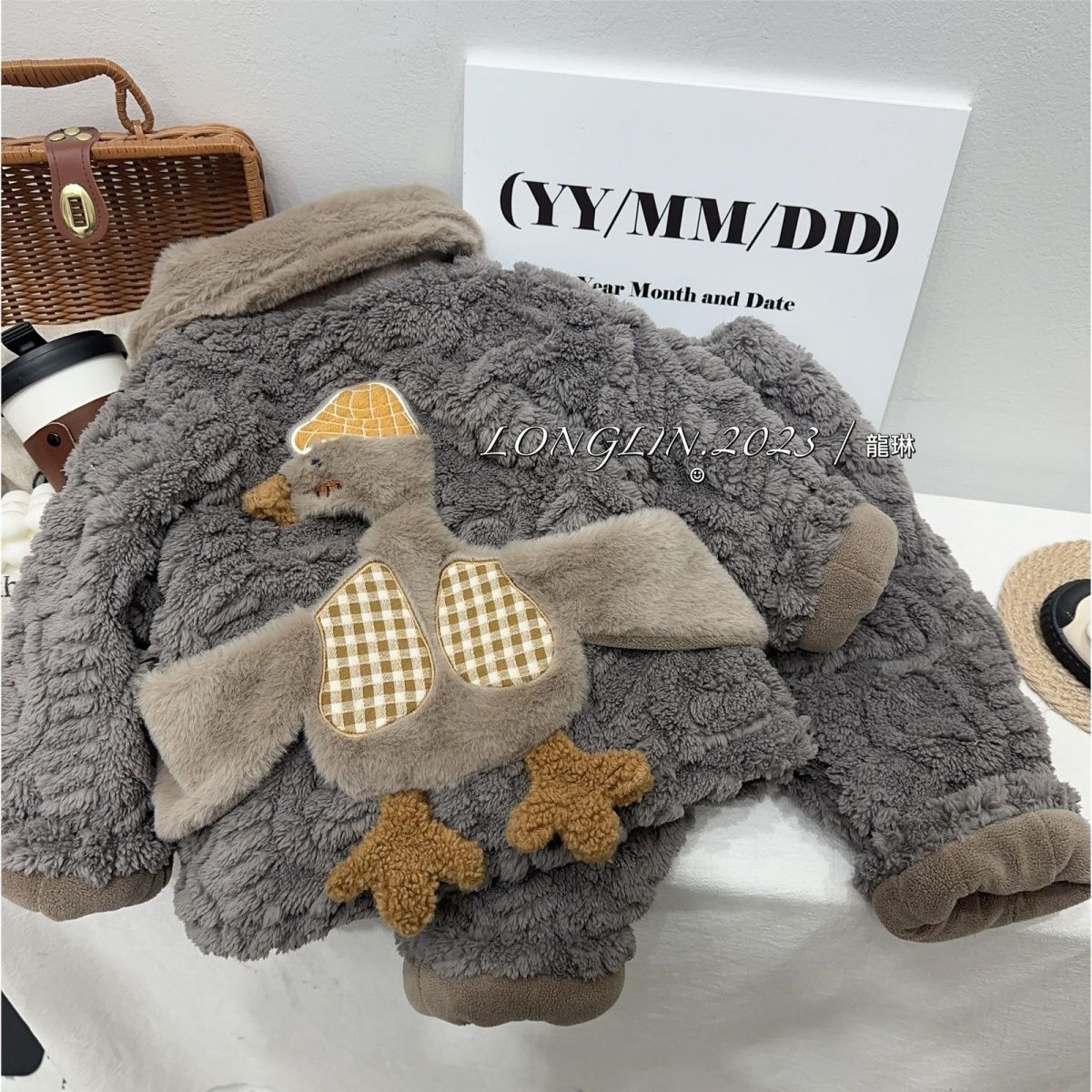 儿童睡衣套装新款法兰绒中小童宝宝大鹅加绒加厚两件套家居服