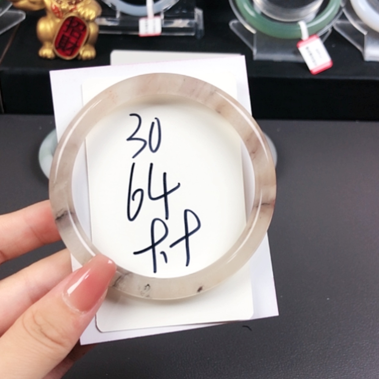 【闪购商品】石英质玉手镯未镶嵌30