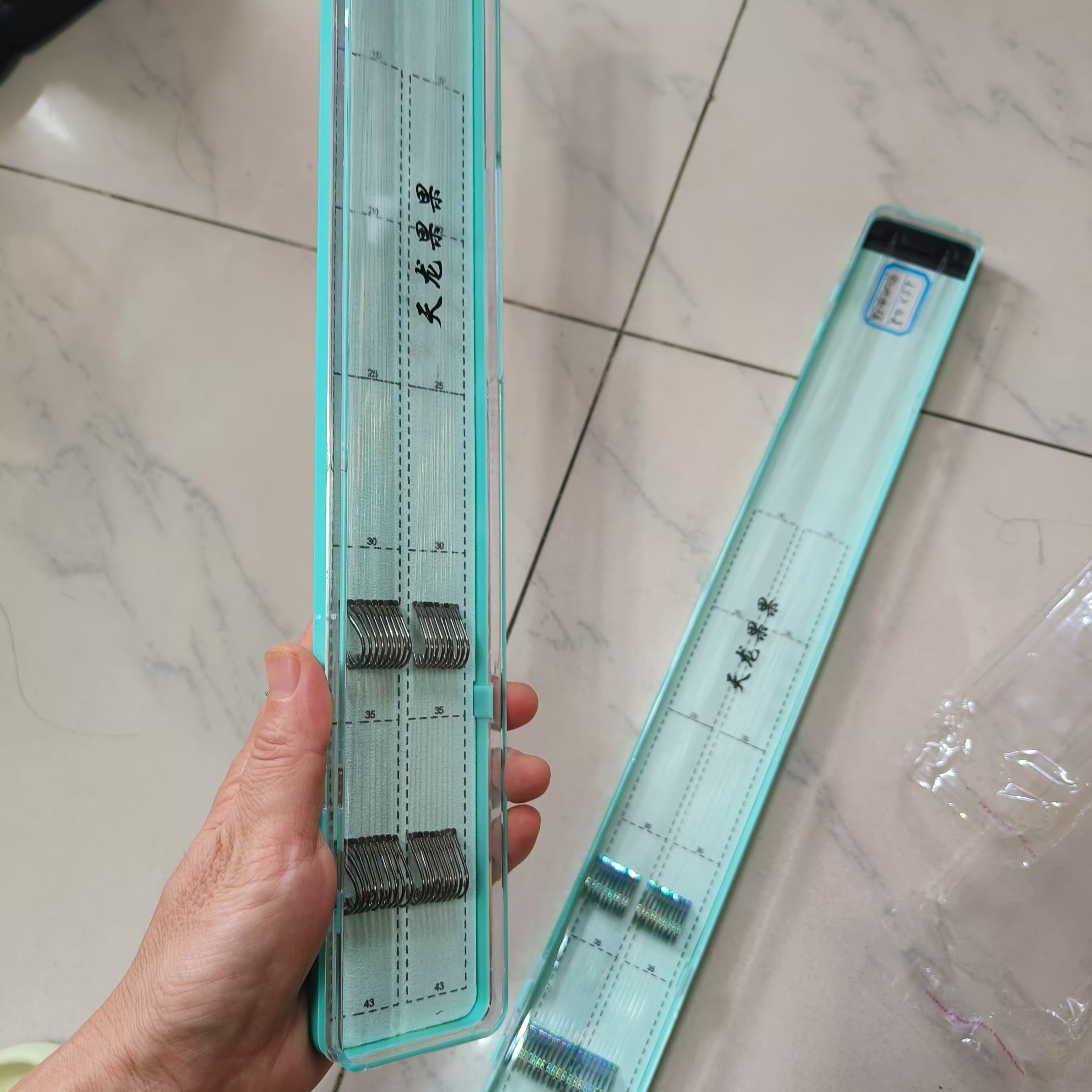 鲤鱼钩草鱼钩鲢鳙无刺新关东2-4号20副装，5号6号18副装黑色款炫彩