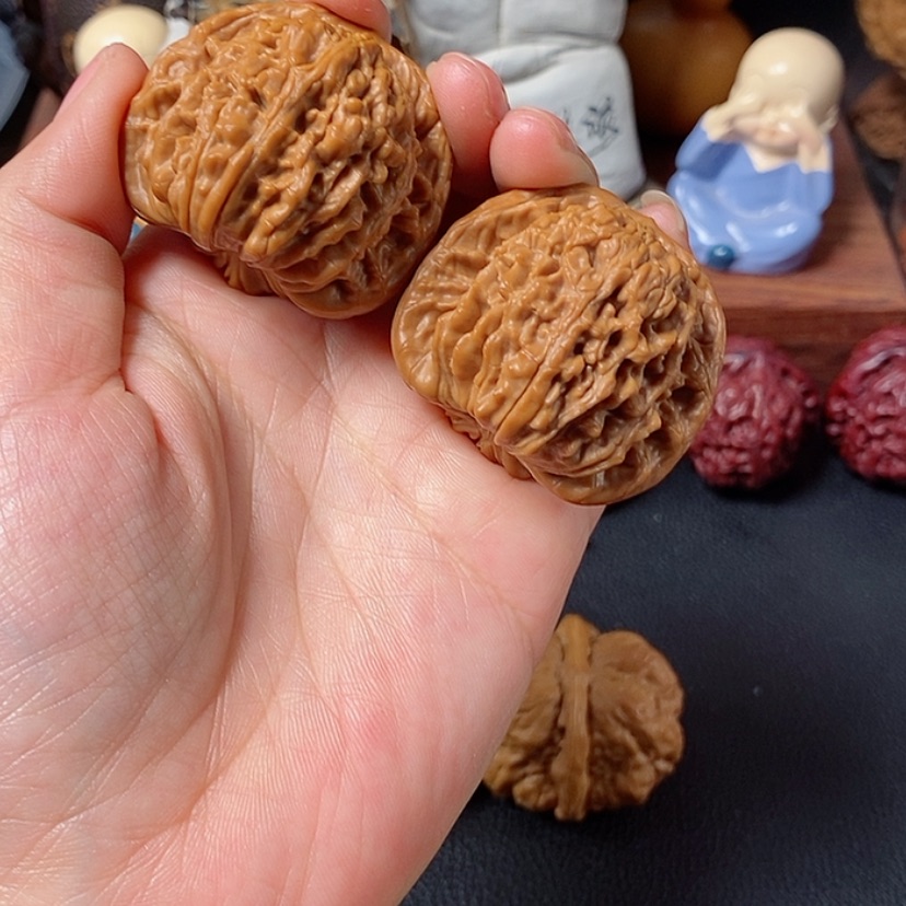 【闪购商品】文玩核桃吊坠富**余