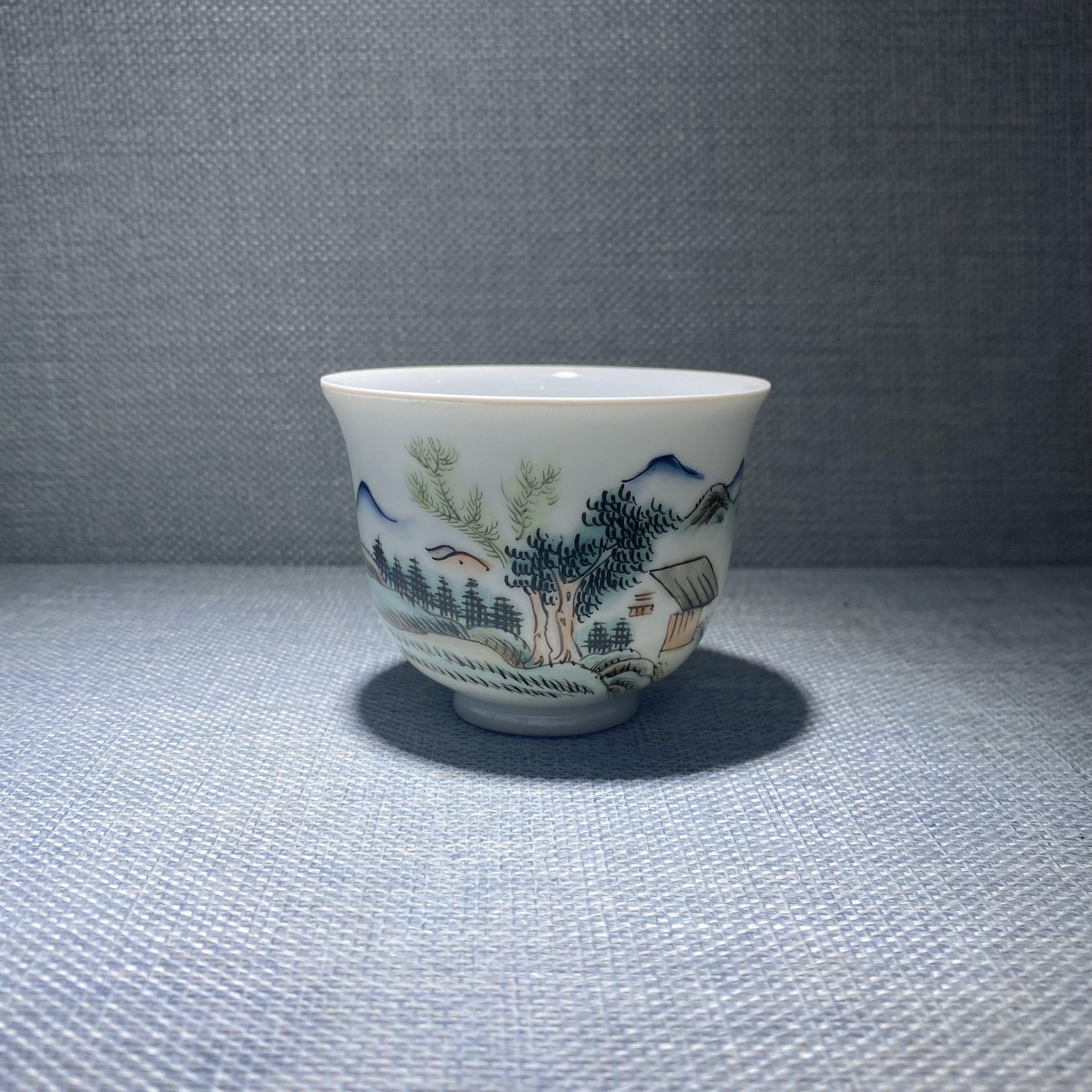 浅绛彩山水纹主人杯茶碗