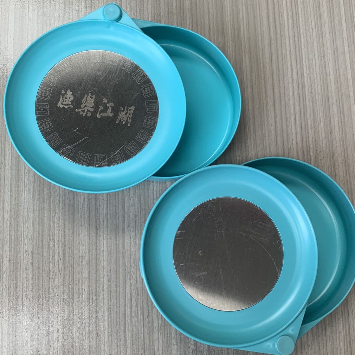 双层全磁拉饵盘开饵盘饵料盆强磁散炮鱼饵盆地插卡扣钓箱钓椅饵盘