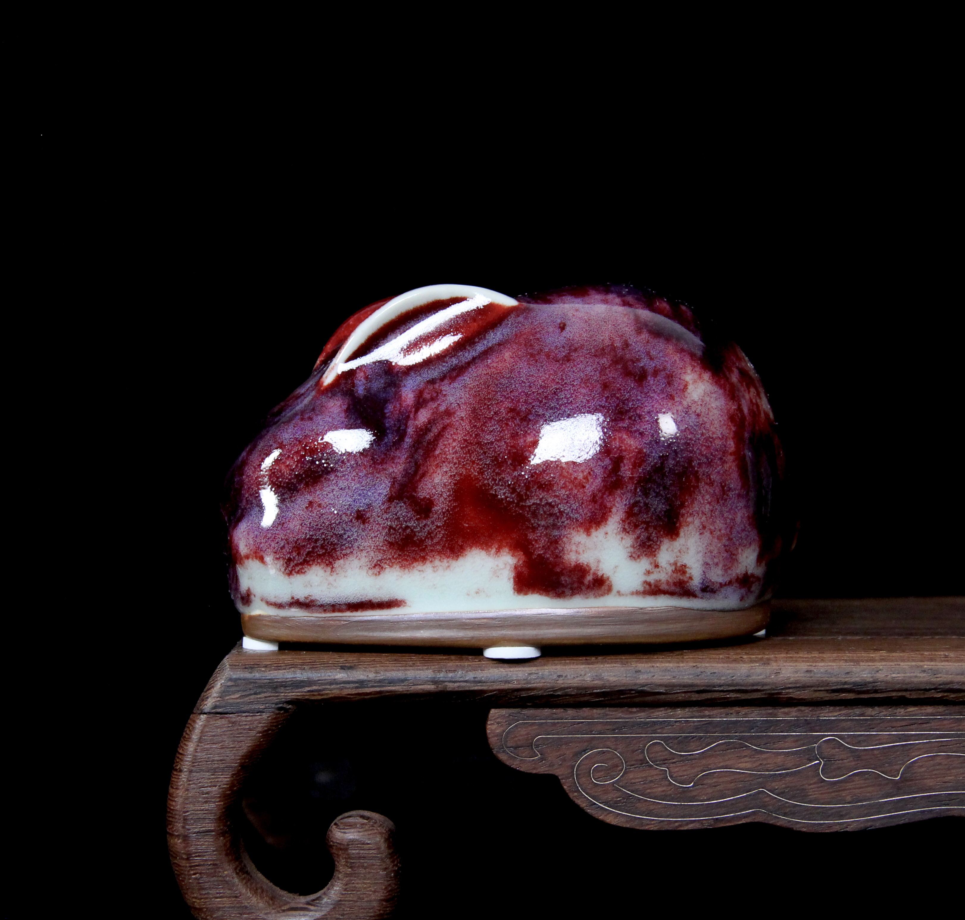 凤山钧窑张建钊大师传统煤窑钧瓷玉兔高5.8cm长11.5cm。