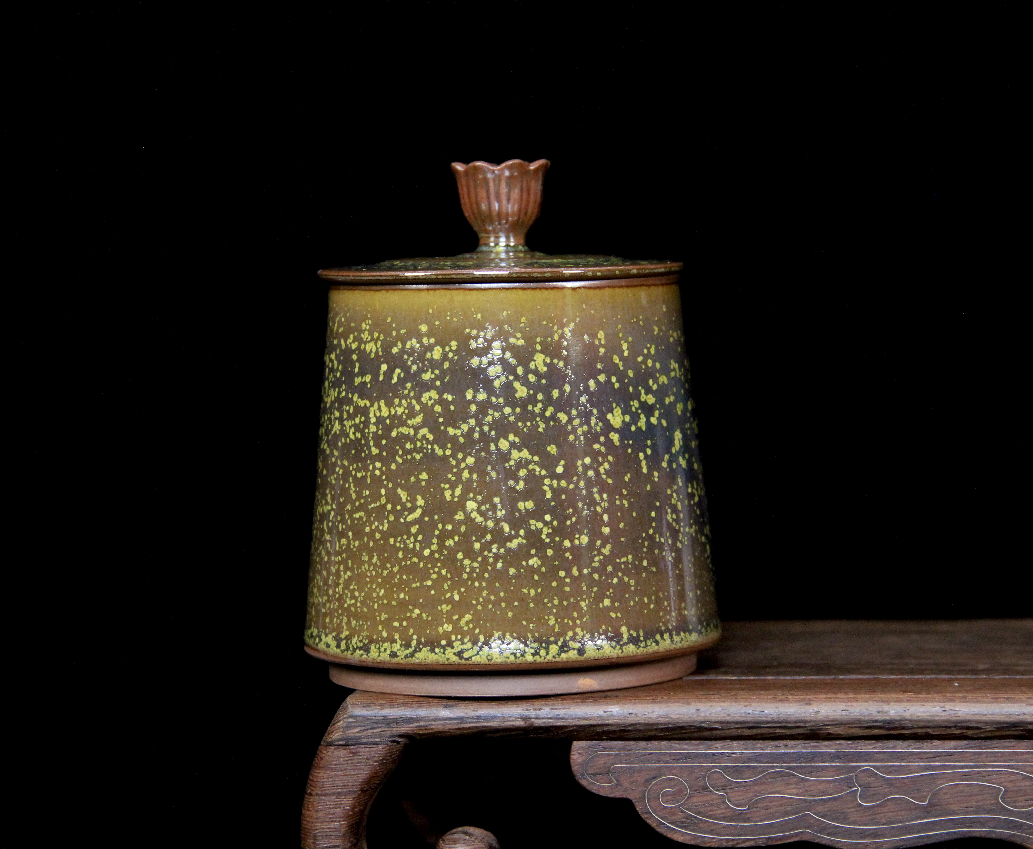 九品窑李峰茶叶罐，纯手工制作，高11cm宽9cm约380cc。全手工