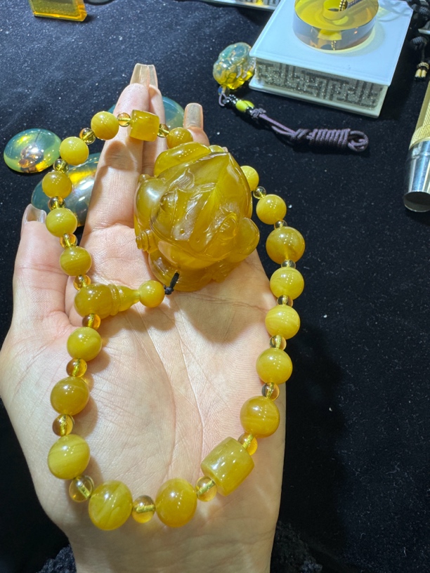 缅甸天然琥珀金蟾蜜蜡