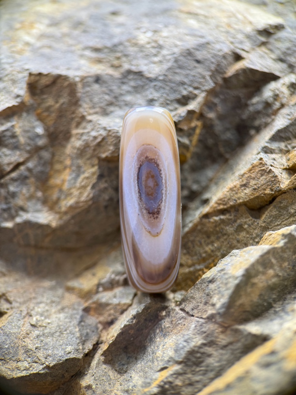 手工圆眼缠丝玛瑙