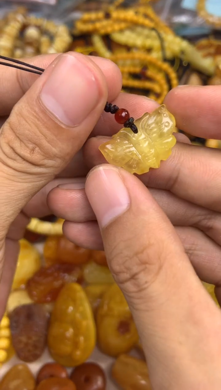 【闪购商品】蜜蜡珠宝奇石未镶嵌蝴蝶手机链