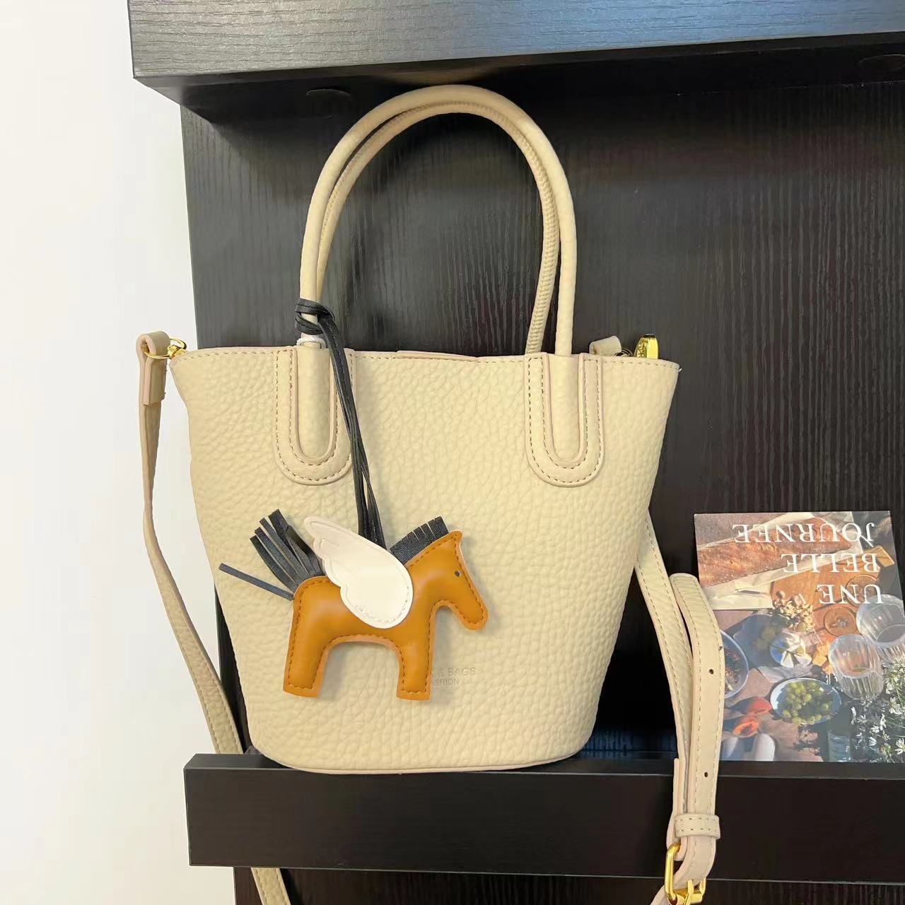 （长23cm高13cm）新款时尚百搭包包经典休闲单肩斜跨水桶包1203