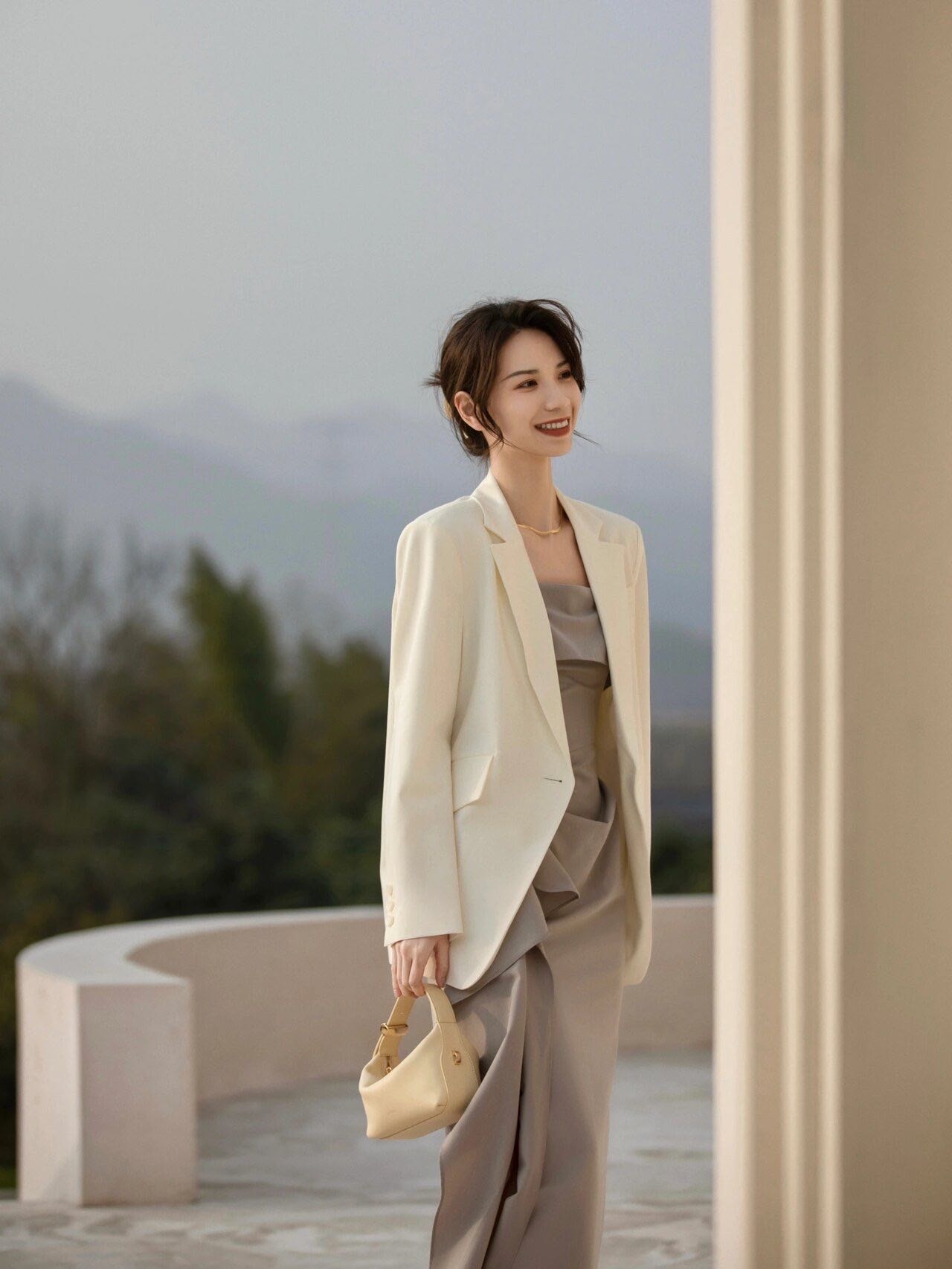 101-200春夏高级气质西装外套  以直播间为准