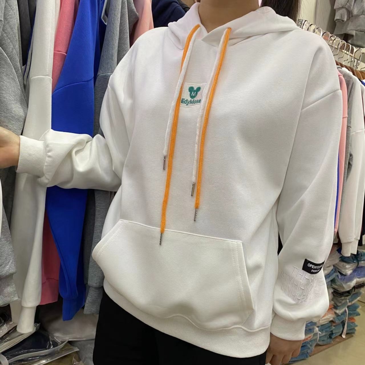 女装秋冬季刺绣连帽卫衣