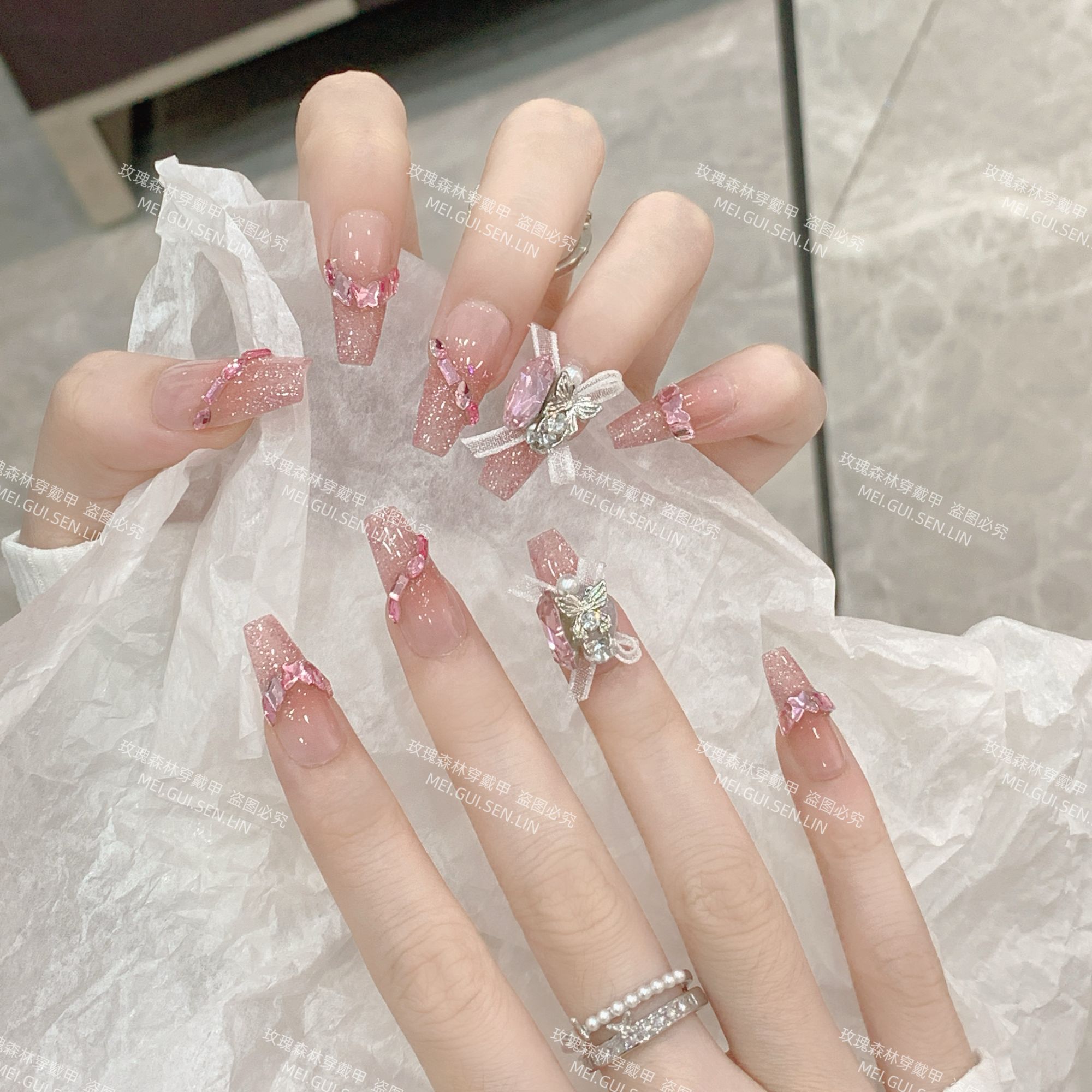 粉色芭蕾 玫瑰森林裸粉指尖碎闪纯手工穿戴甲爆闪鸽子蛋美甲