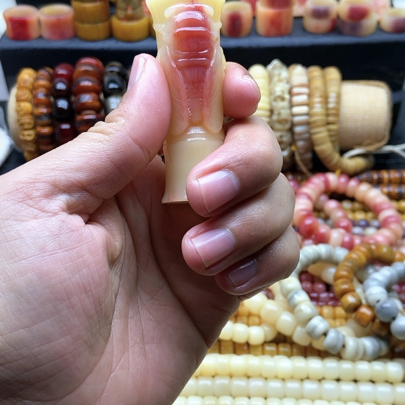 【闪购商品】驼骨根雕清*