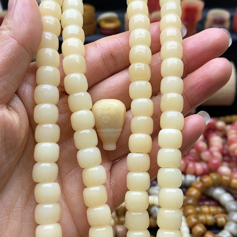 【闪购商品】驼骨根雕恺**帝