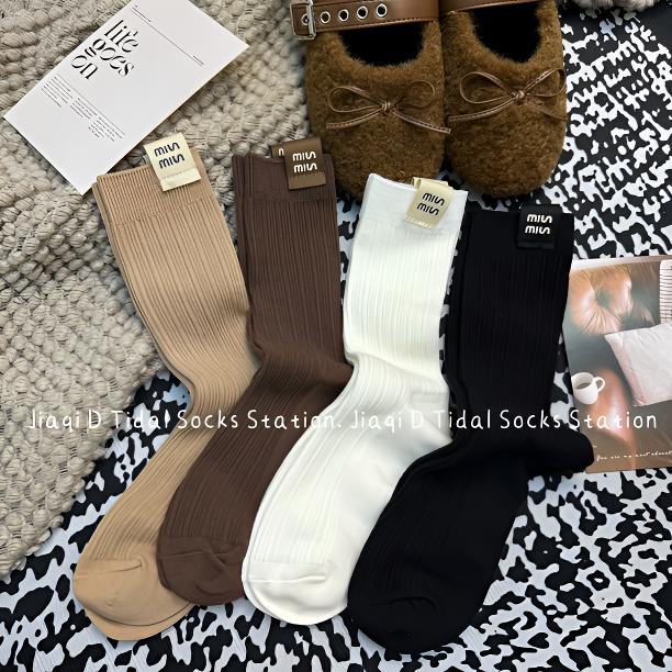 欧货秋季美拉德色字母布标中筒袜子双针纹理网红堆堆袜