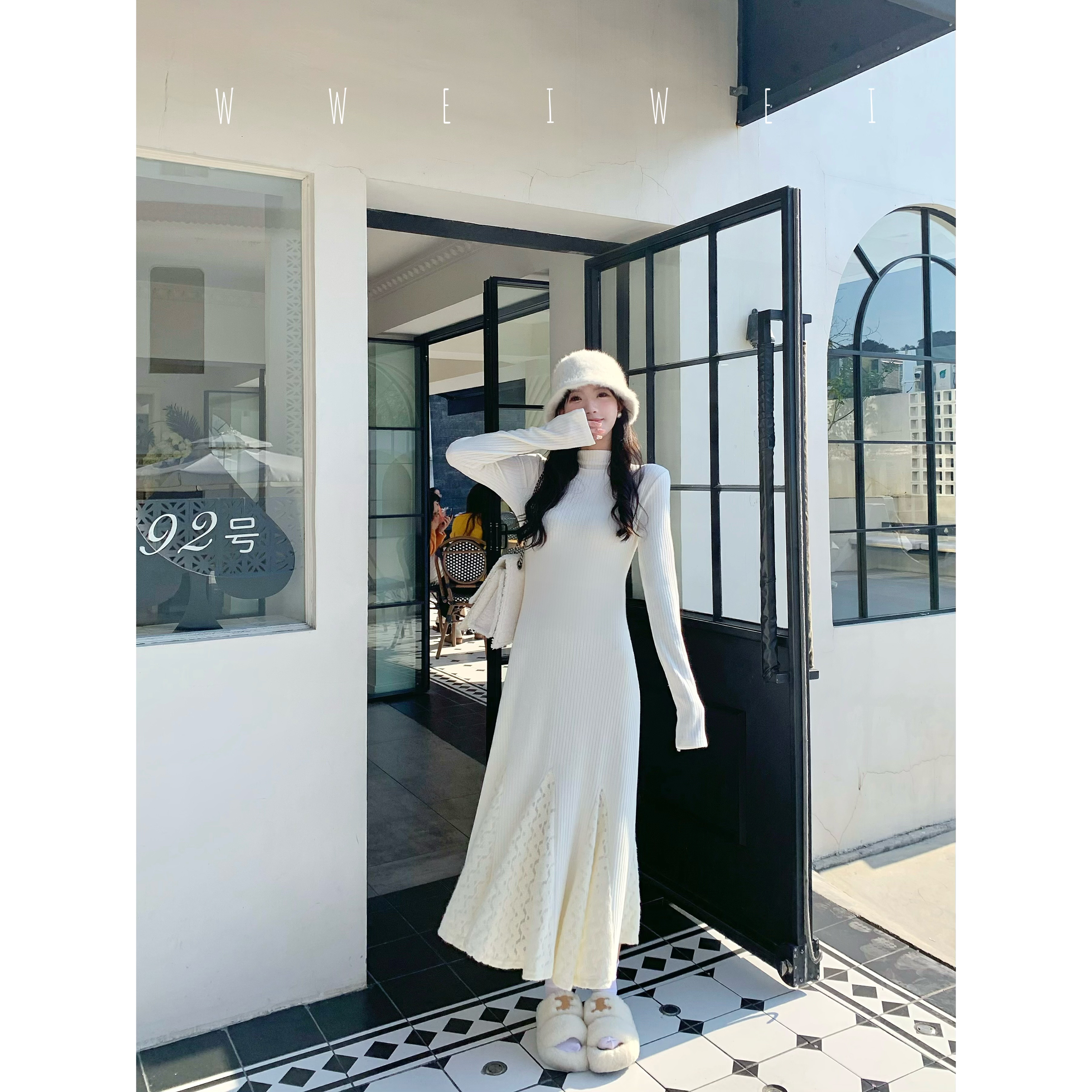 王玮玮【初次心动】高级感时尚洋气蕾丝边半高领白色针织连衣裙