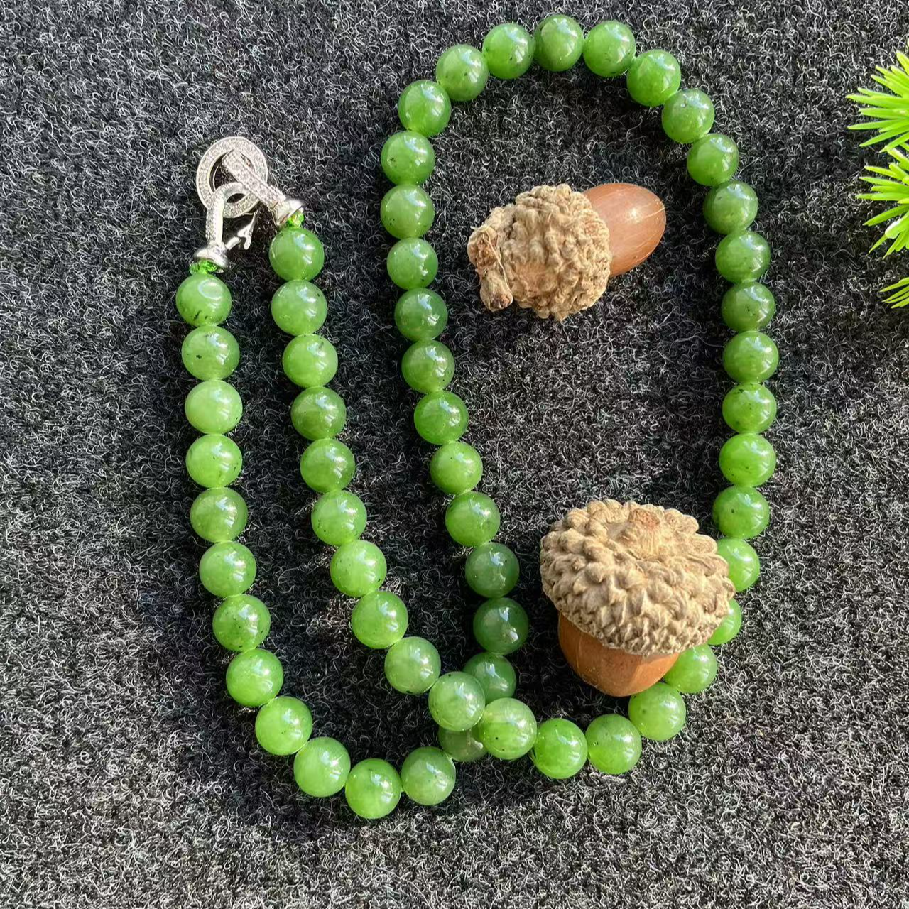 翠誉泉和田玉碧玉项链 7—8mm气质时尚菠菜绿单圈绿色微黑点